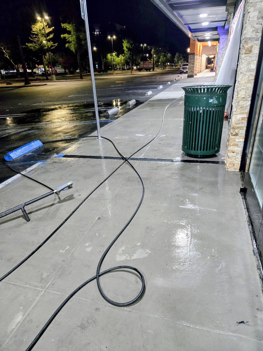 5 Reasons Pressure Washing Your Retail Storefront (Especially Vacant Spaces) is Essential